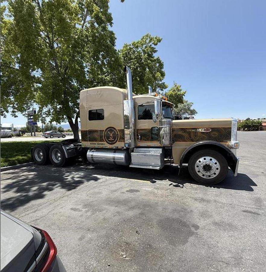 Used 2012 Peterbilt 389 Conventional Sleeper Cab