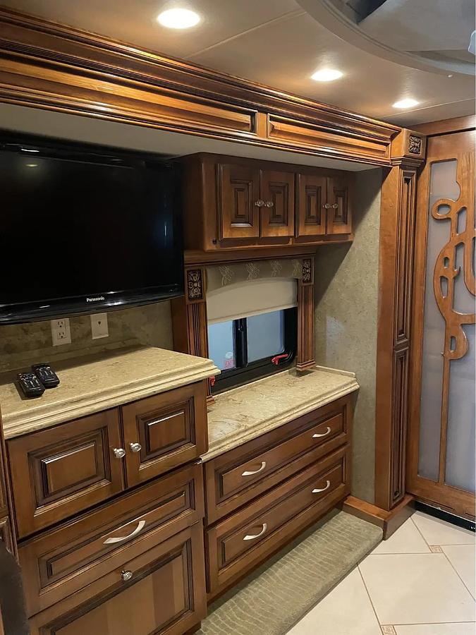Used 2010 Tiffin Zephyr 45QBZ Class A Diesel Motorhome