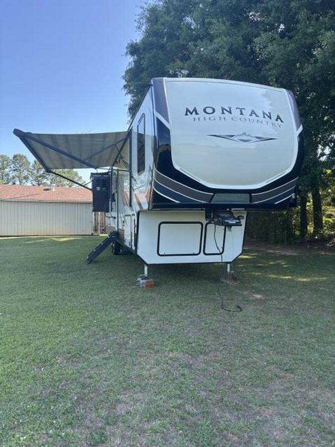 Used 2021 Keystone Montana High Country 5th Wheel