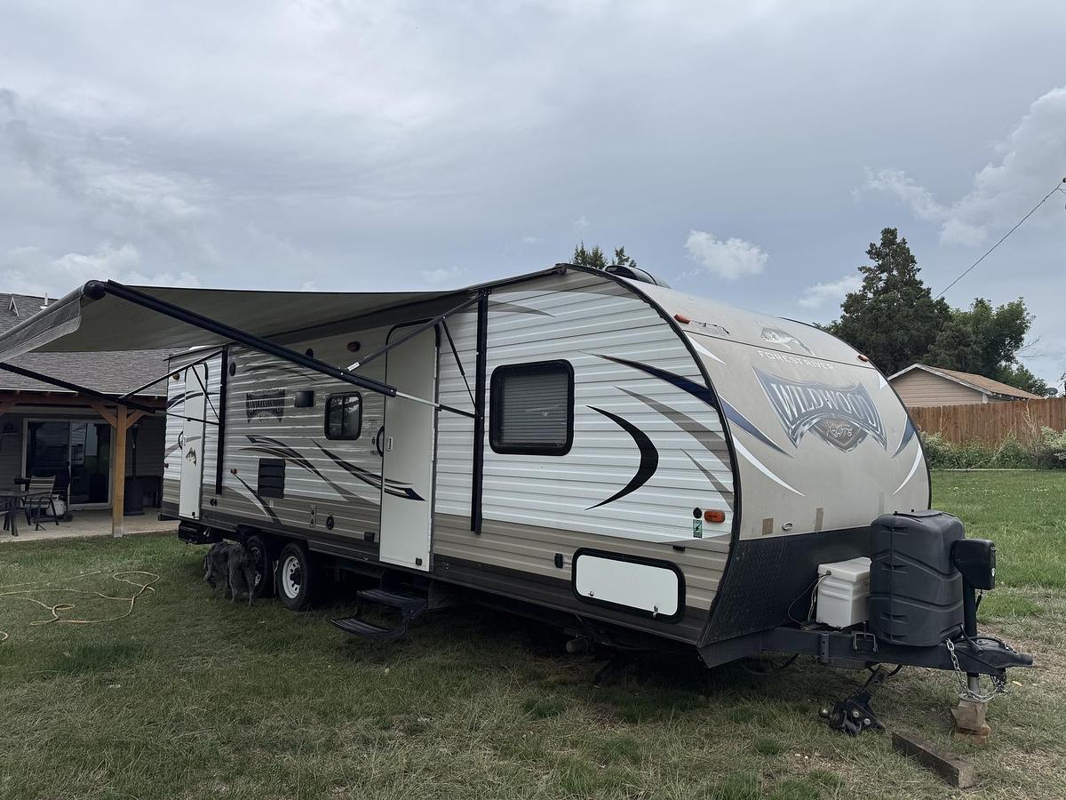 Used 2017 Forest River Wildwood X-Lite Series M-263BHXL Travel Trailer