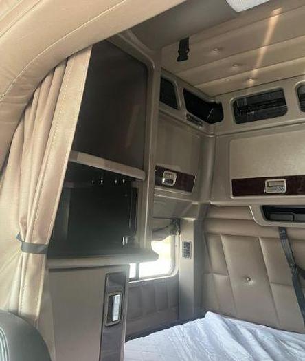 Used 2022 Peterbilt 389