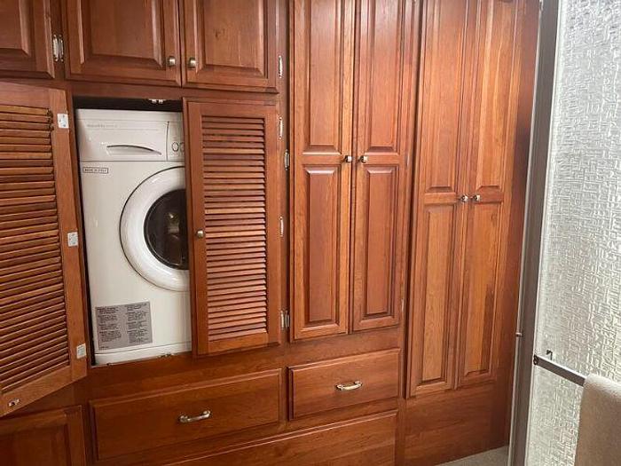 Used 2007 Fleetwood Revolution LE 40E