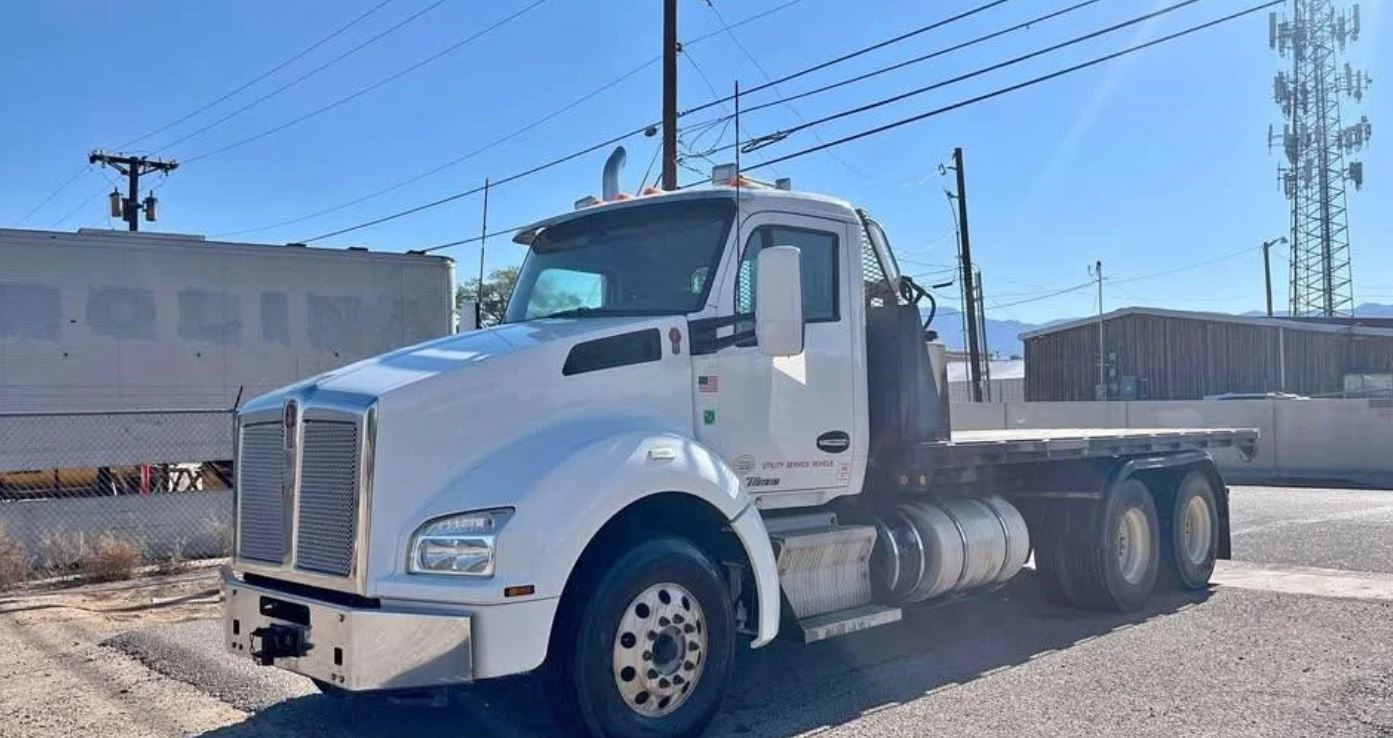 Used 2016 Kenworth T880 Flatbed Truck