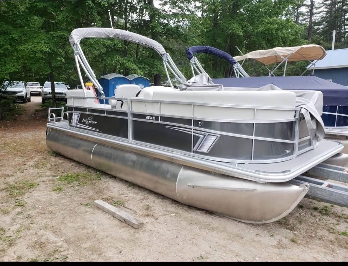 Used 2021 Smoker Craft Sun Chaser Vista 20 LR Pontoon Boat with Trailer