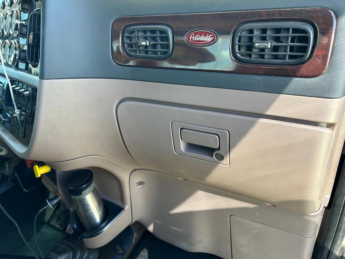 Used 2013 Peterbilt 389