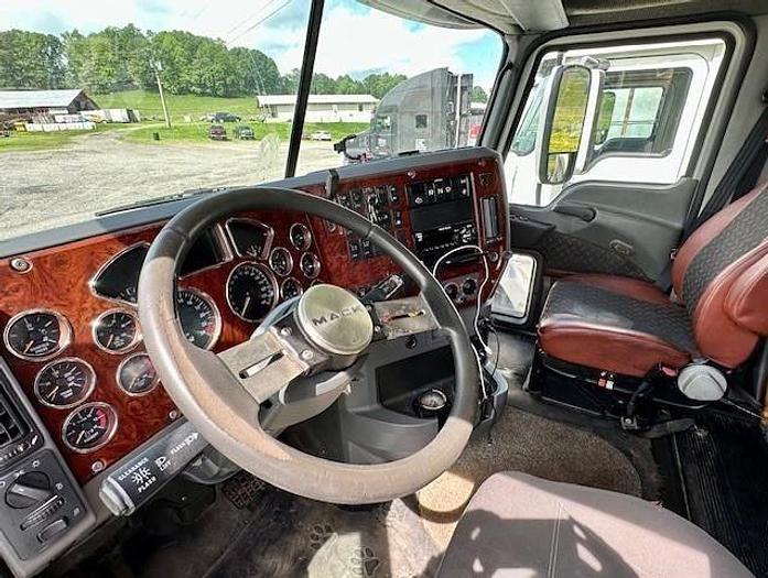 Used 2016 Mack Pinnacle CXU613