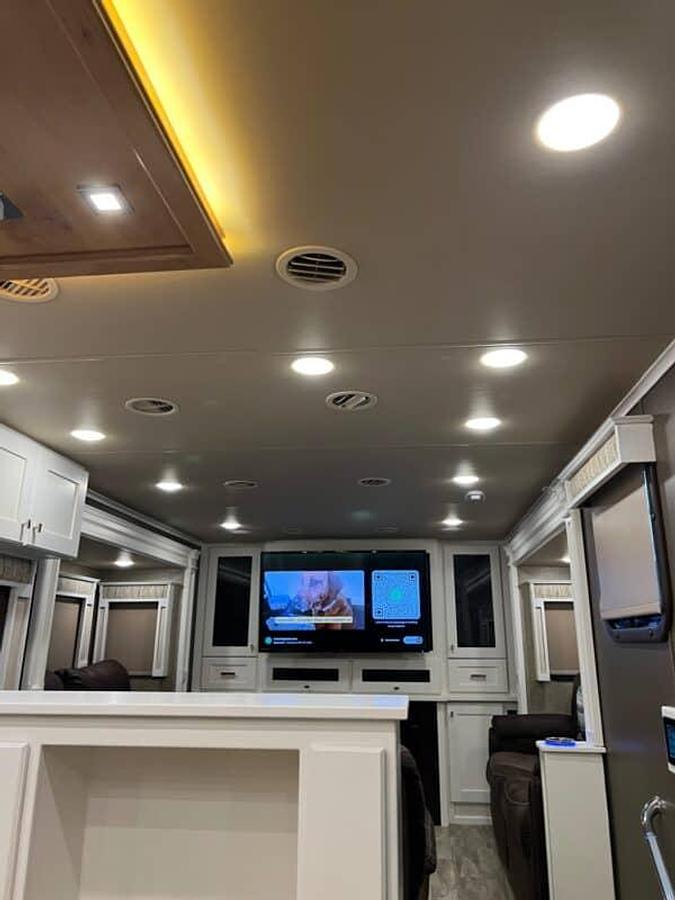 Used 2019 40' Vanleigh Vilano 375FL