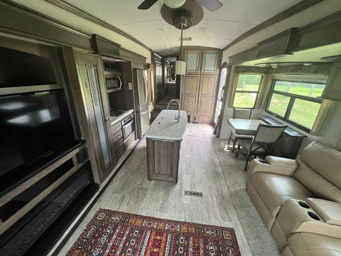 Used 2018 Keystone Montana 3721RL