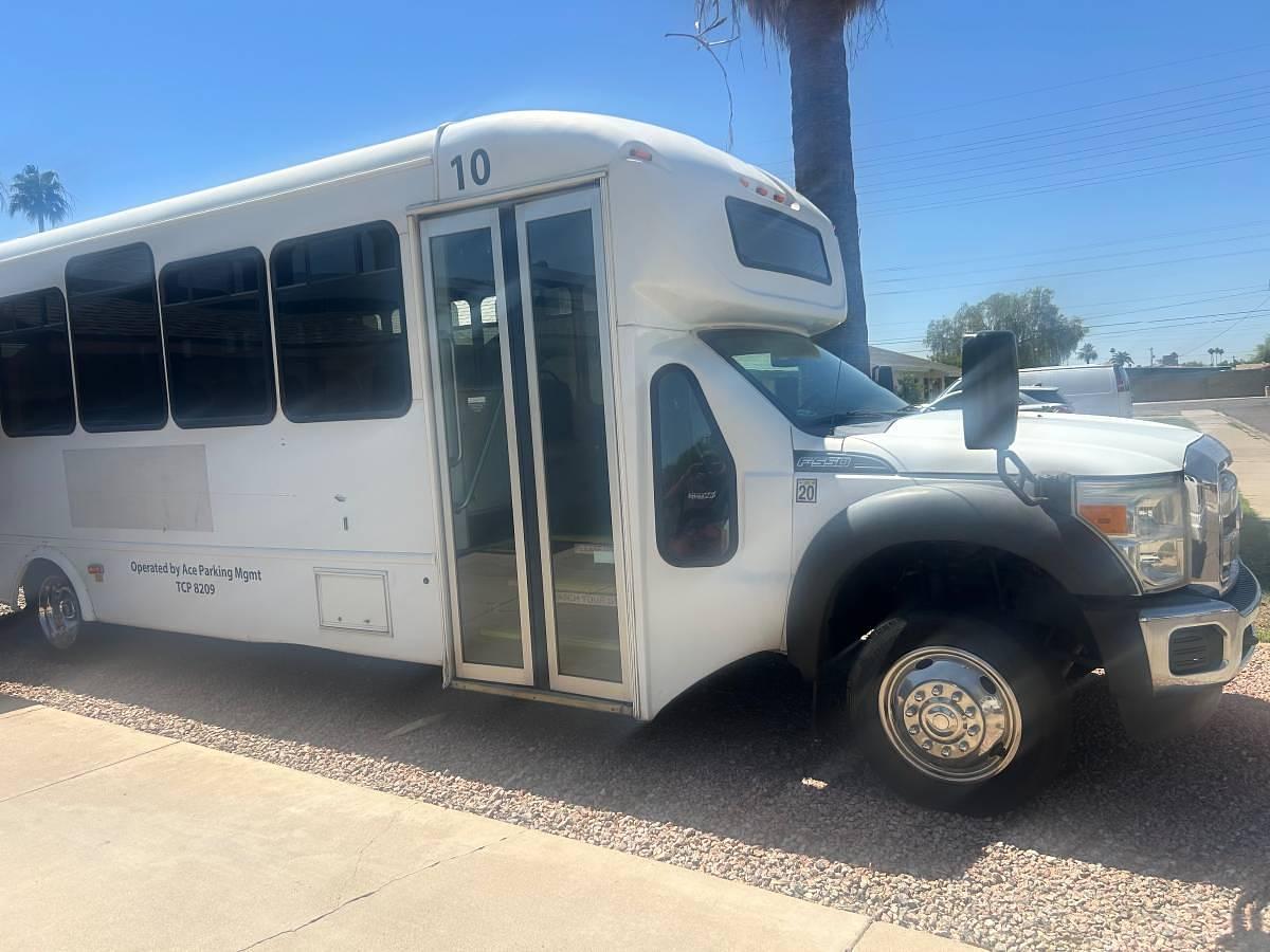 Used 2015 Ford 550 28 Passenger Bus with Wheelchair Lift