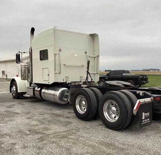 Used 2022 Peterbilt 389