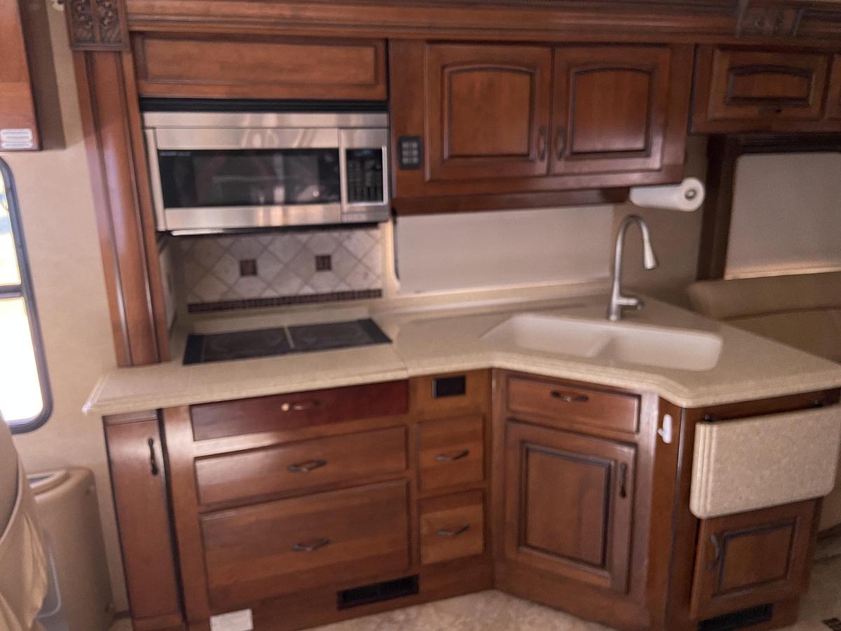 Used 2011 Monaco Camelot 43PKQ Class A Motorhome