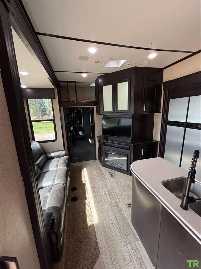 Used 2016 Jayco Seismic Wave 355W