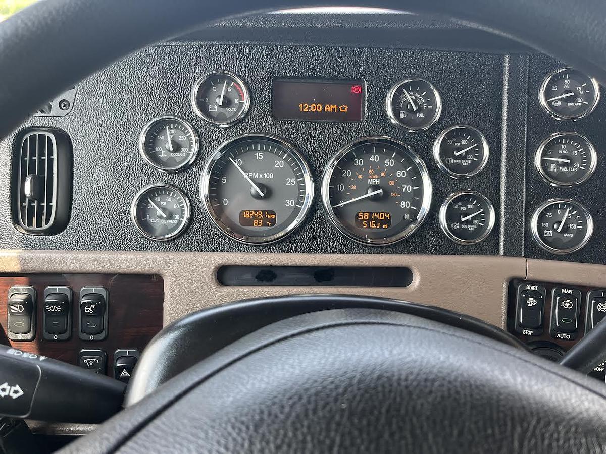 Used 2020 Peterbilt 389 Sleeper Truck