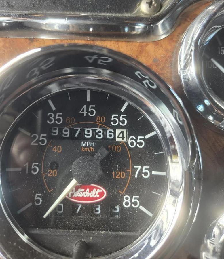 Used 2001 PETERBILT 379EXHD Conventional Sleeper Semi