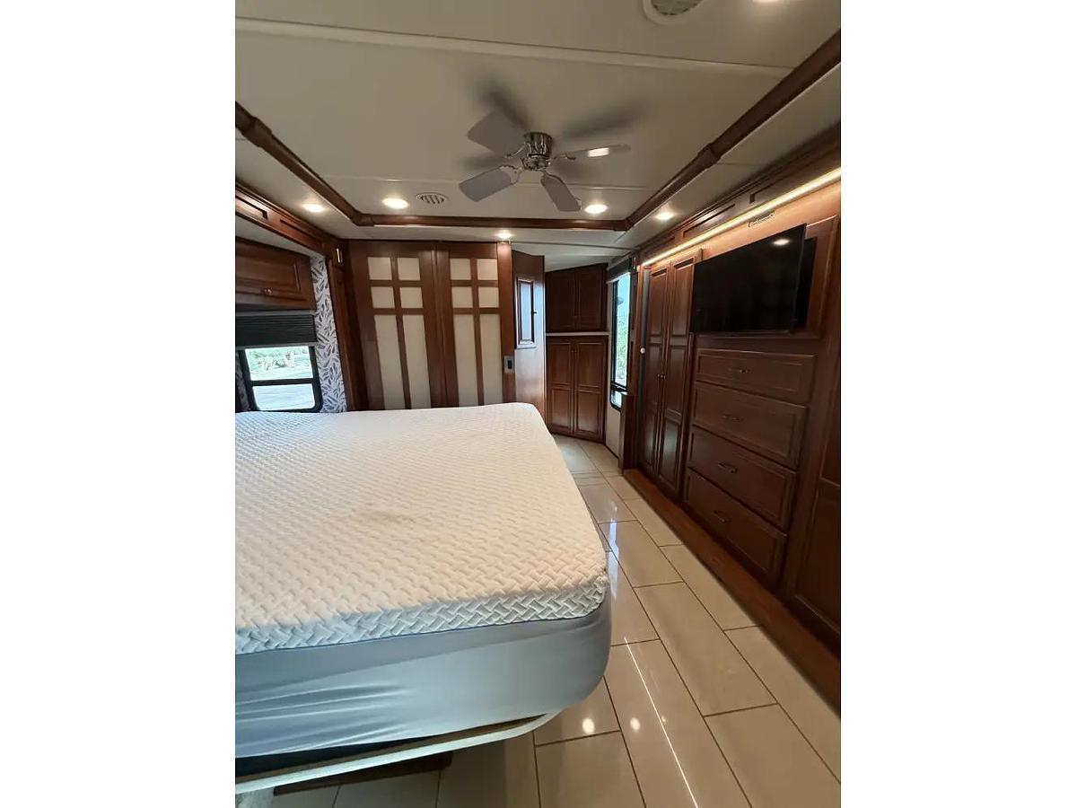 Used 2015 Winnebago Itasca Ellipse 42HD