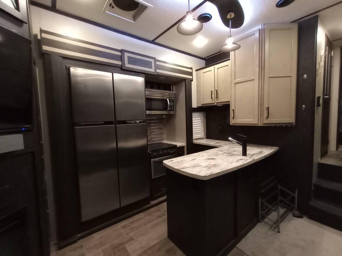 Used 2017 Keystone Fuzion 371 Anniversary Edition Fifth Wheel Toy Hauler