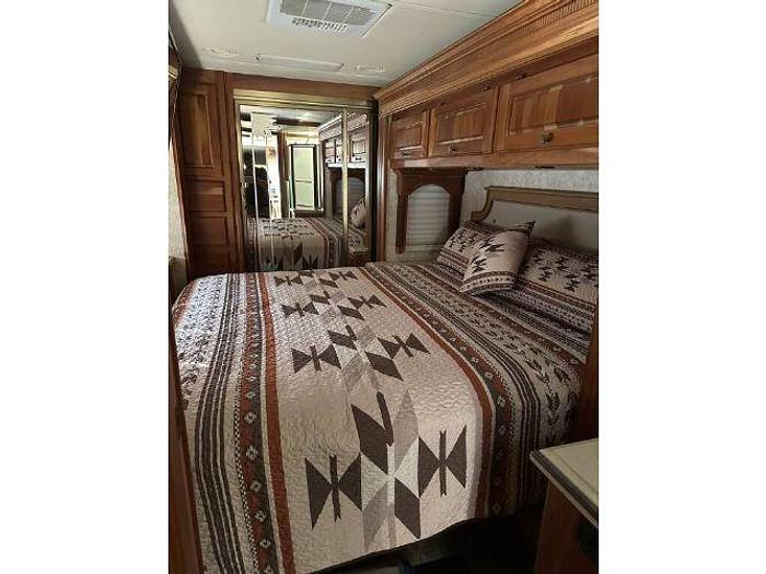 Used 2005 Monaco Camelot 40PBT