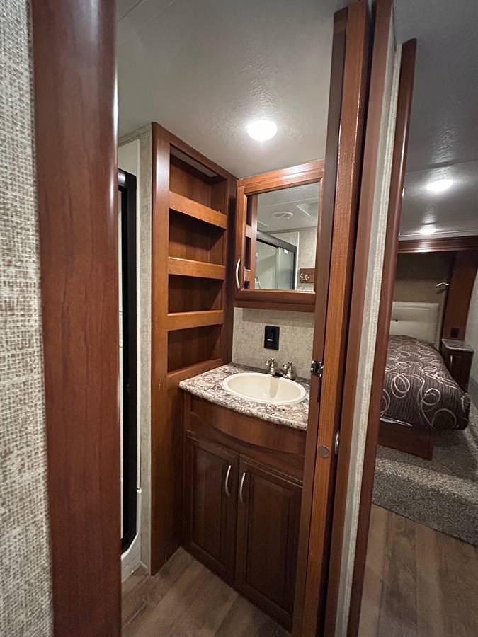 Used 2017 Forest River Wildcat 29RLX Fifth Wheel
