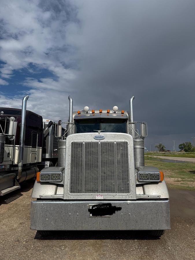 Used 2004 Peterbilt 379