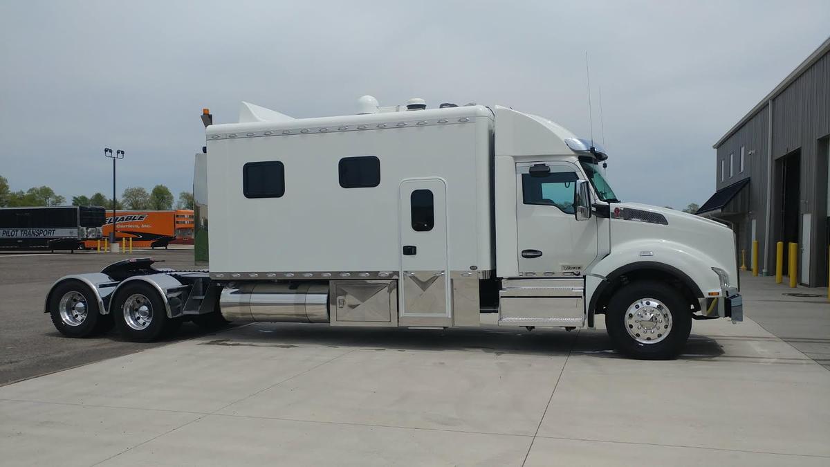 Used 2019 Kenworth T880 with 2013 Doonan Specialized Drop Deck Trailer