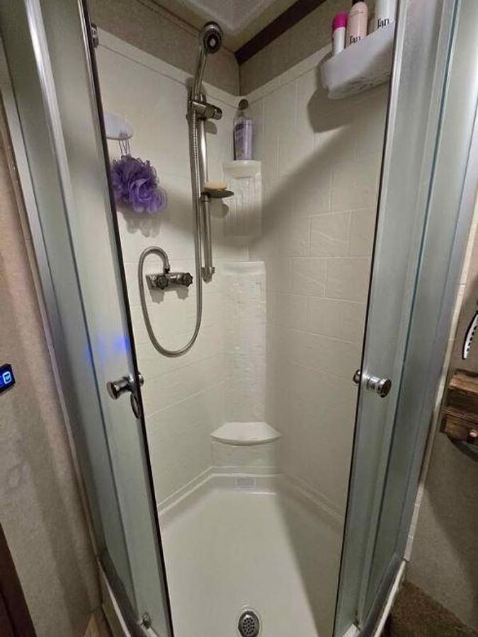 Used 2017 Dynamax Isata 5 36DS