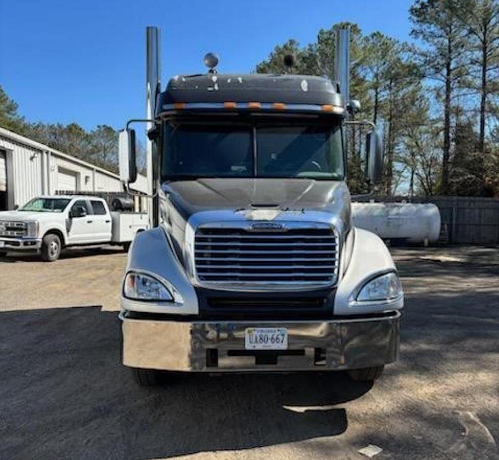Used 2007 Freightliner Columbia 120
