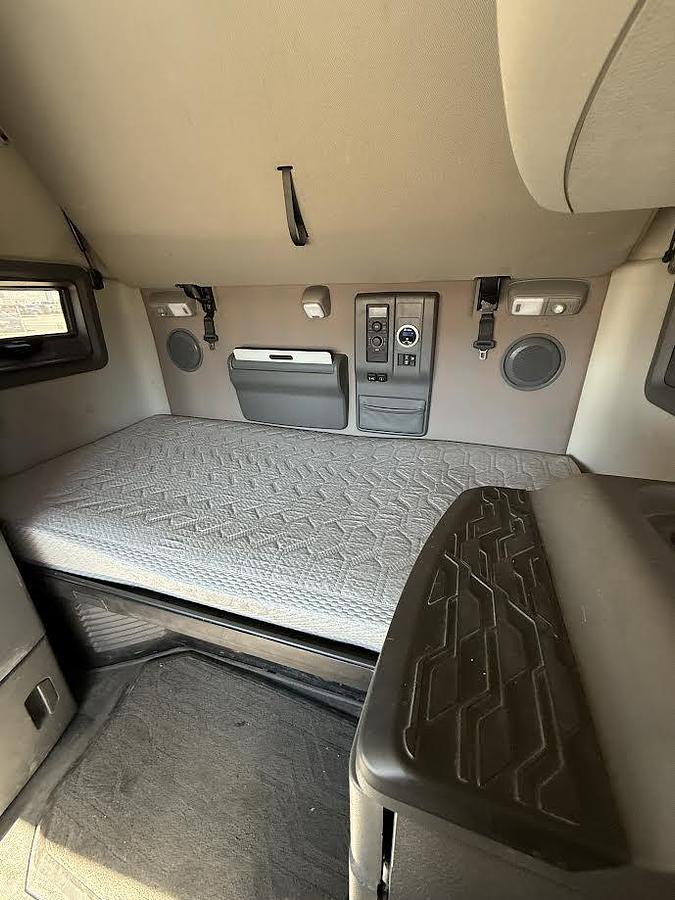 Used 2020 Volvo VNL 64T760 Conventional Sleeper Semi