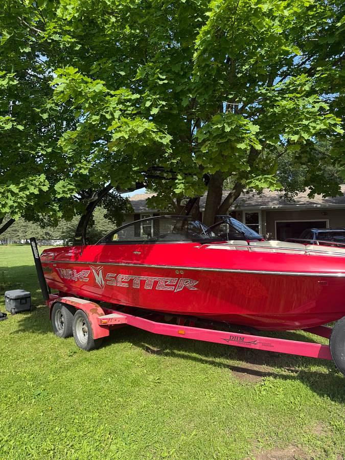 Used 2008 Malibu Wakesetter Ski Boat