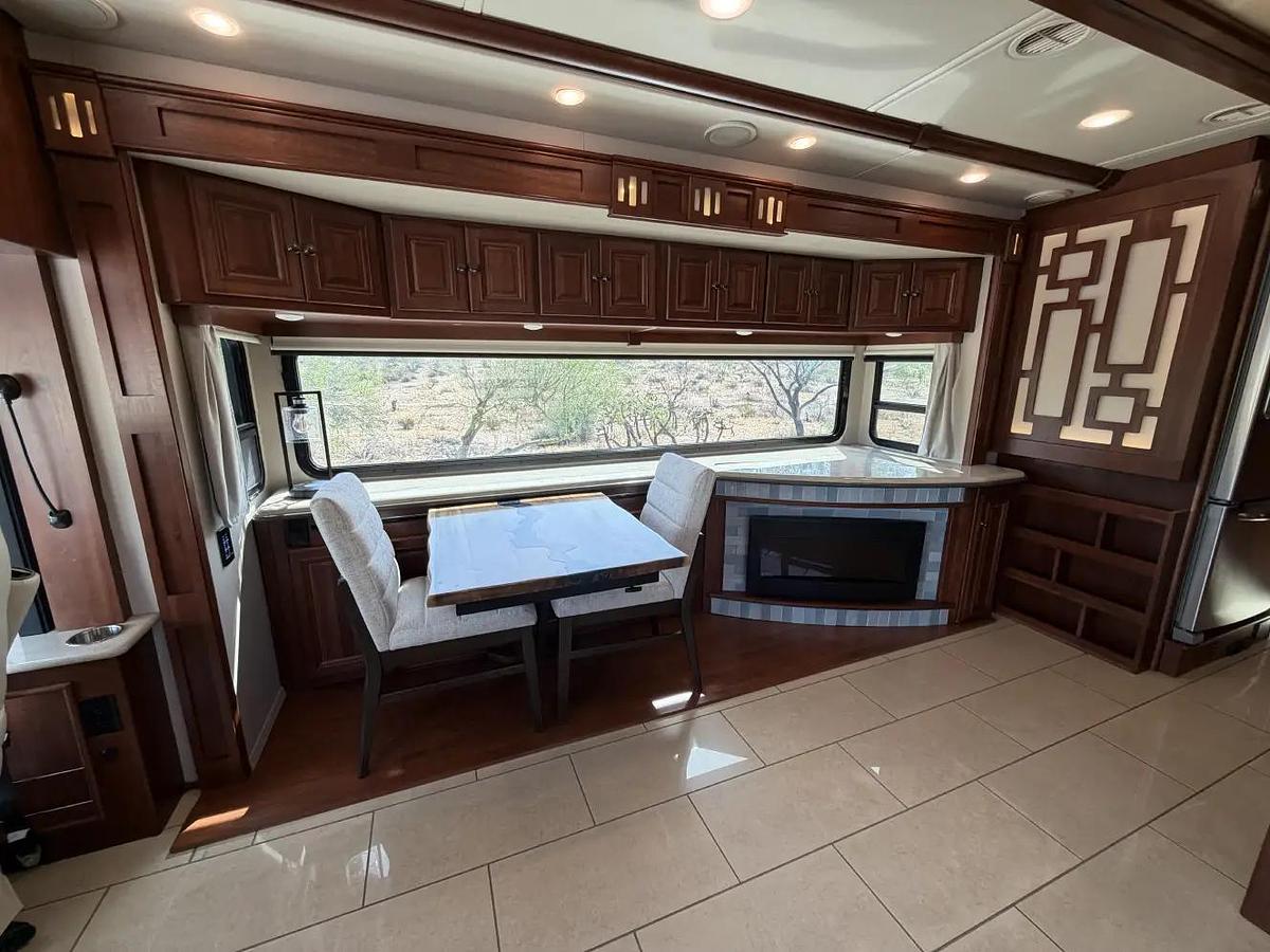 Used 2015 Winnebago Itasca Ellipse 42HD