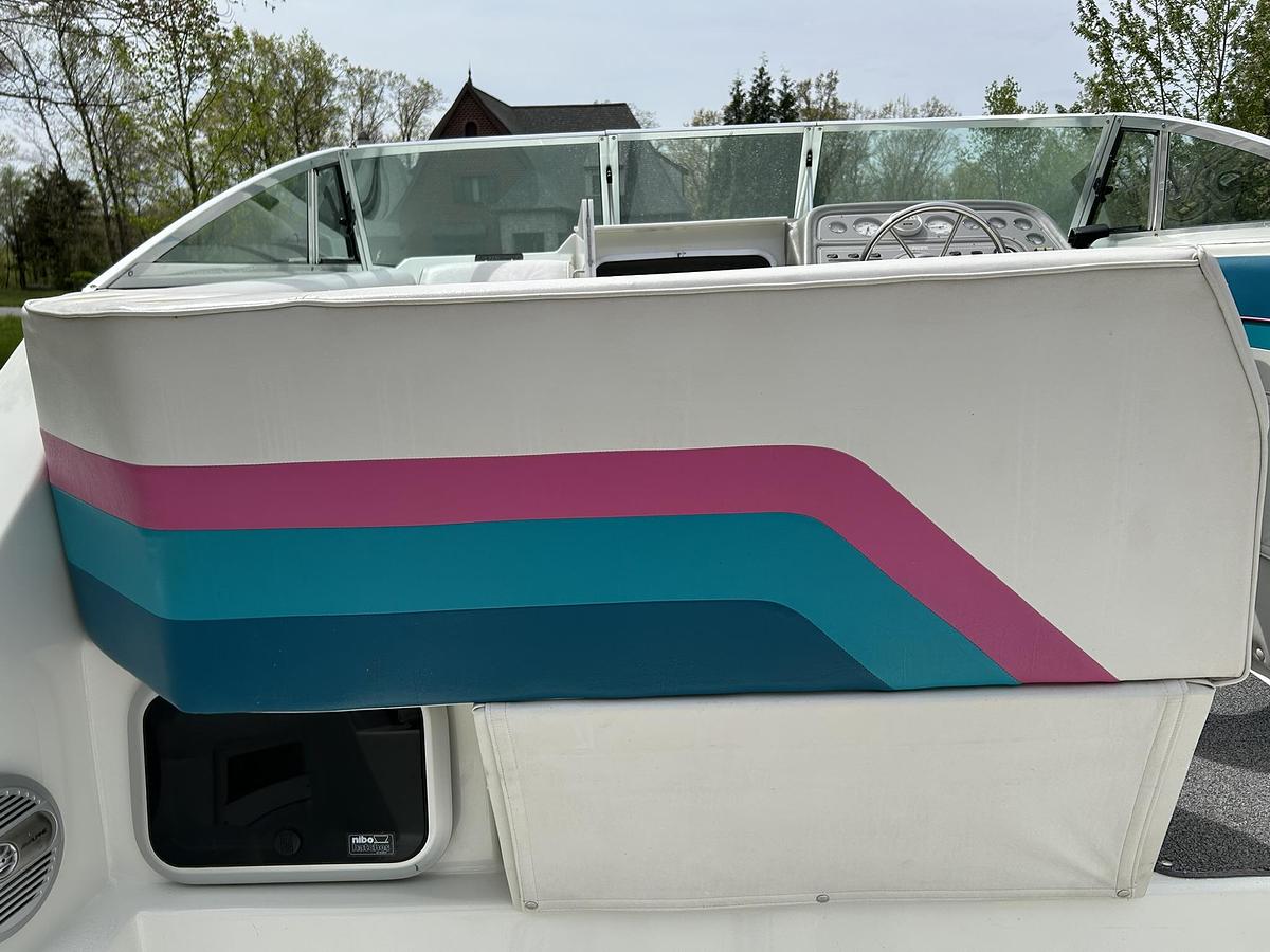 Used 1993 Rinker Fiesta Vee 260 Cruiser