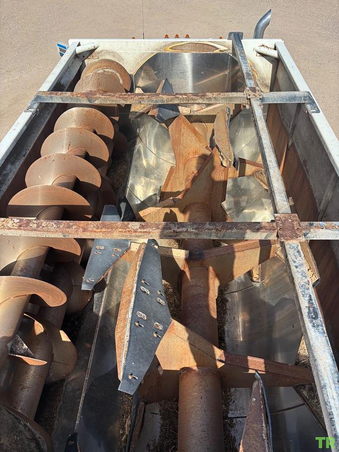 Used 2017 Roto-Mix 620-16XD Commercial Feed Mixer