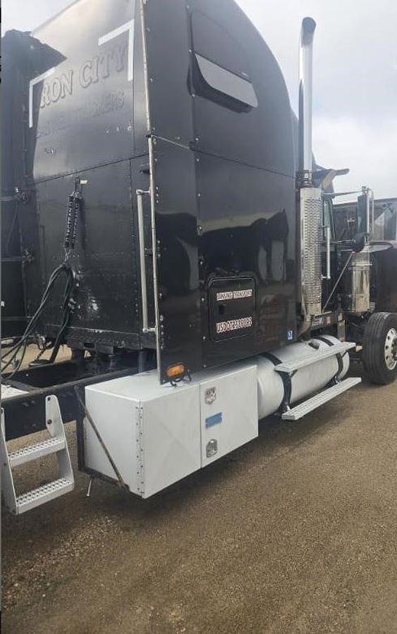 Used 2008 Freightliner FLD132