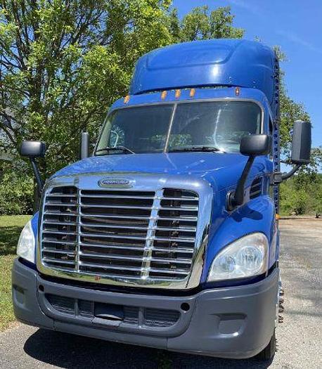 Used 2014 Freightliner CASCADIA 113
