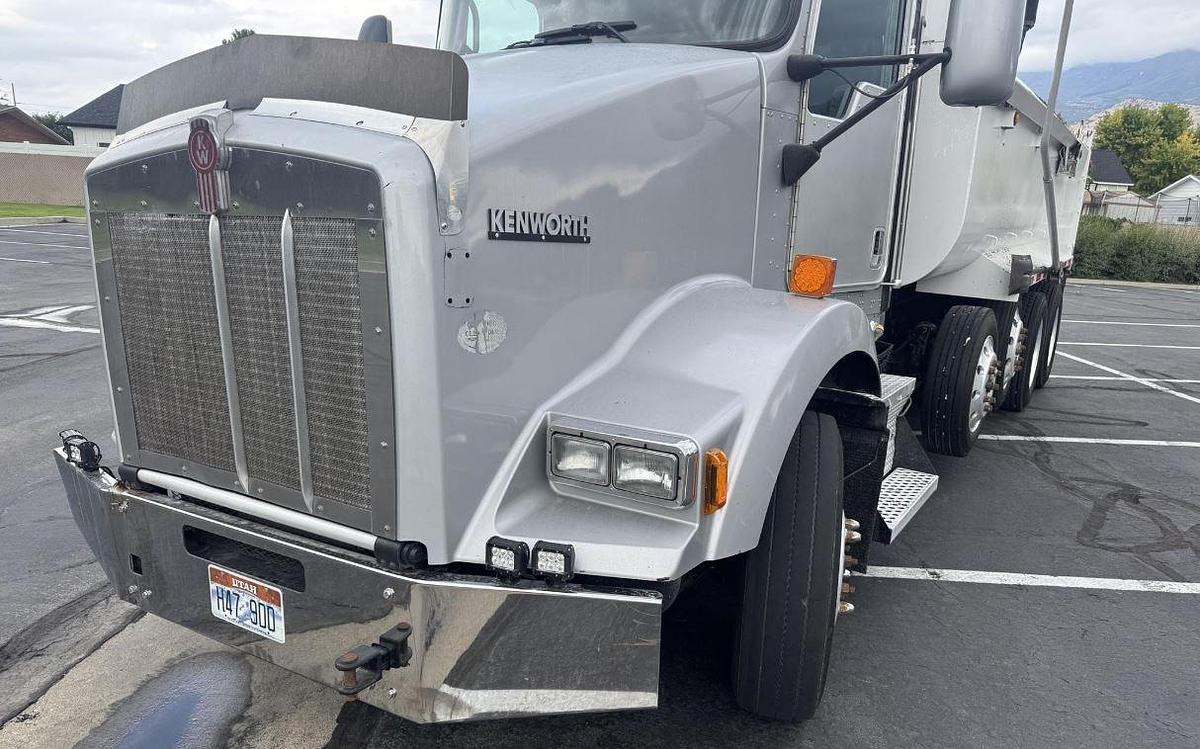 Used 2009 KENWORTH T800 Dump Truck