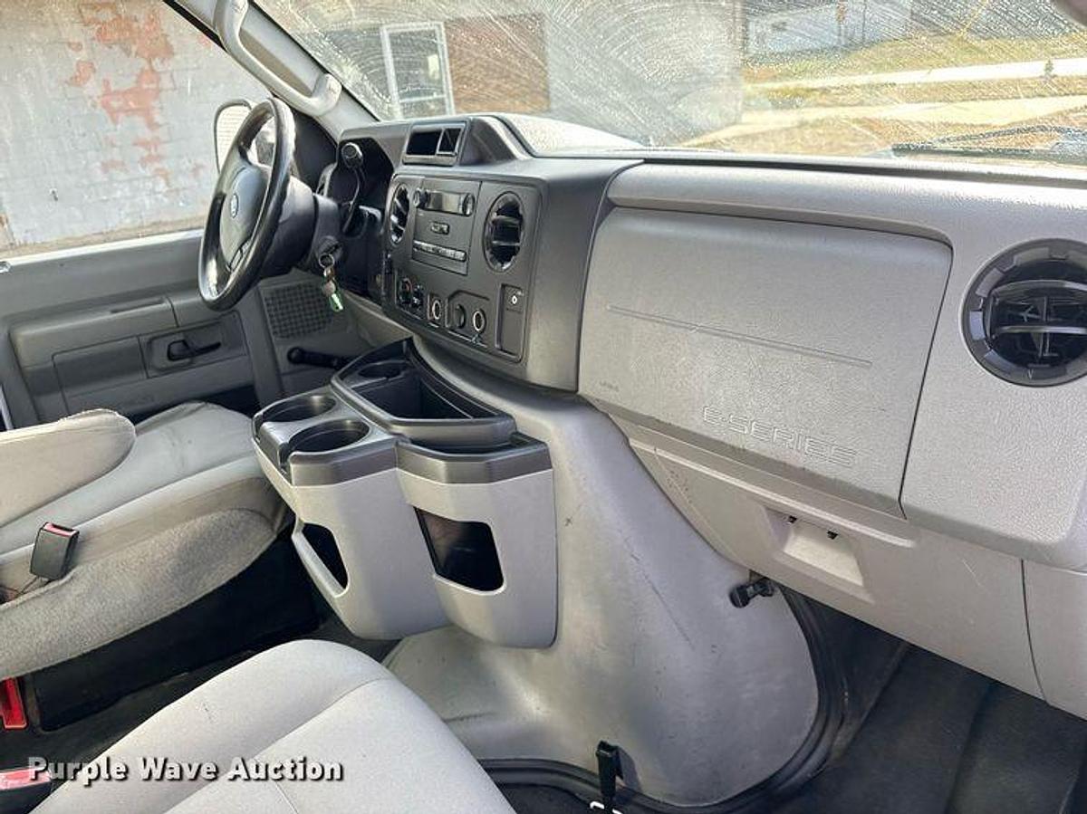 Used 2012 Ford E350 Super Duty Box Truck