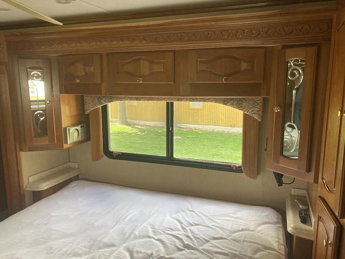 Used 2005 Monaco Signature Castle IV Class A Motorhome