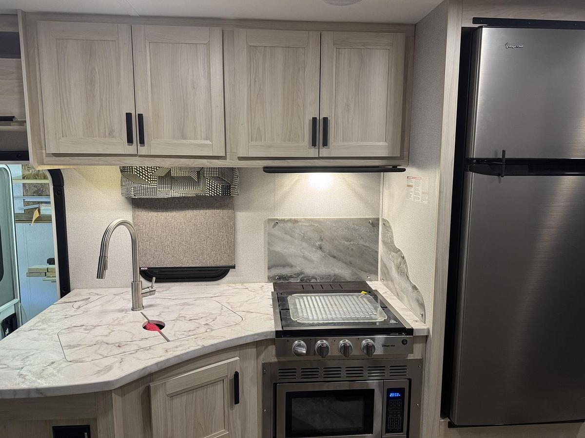 Used 2021 Forest River Sunseeker 2500 TSF