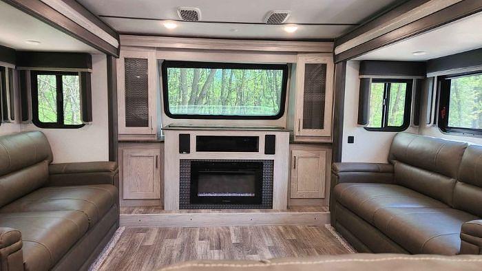 Used 2021 Keystone Montana 383TH