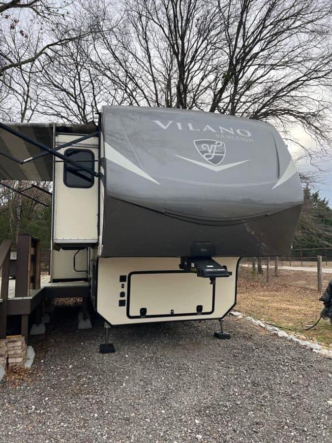 Used 2019 40' Vanleigh Vilano 375FL