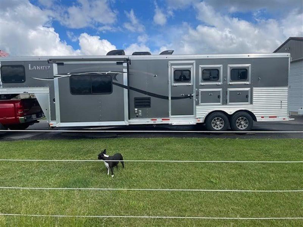 Used 2015 Lakota Charger 3 Horse Trailer with Living Quarters