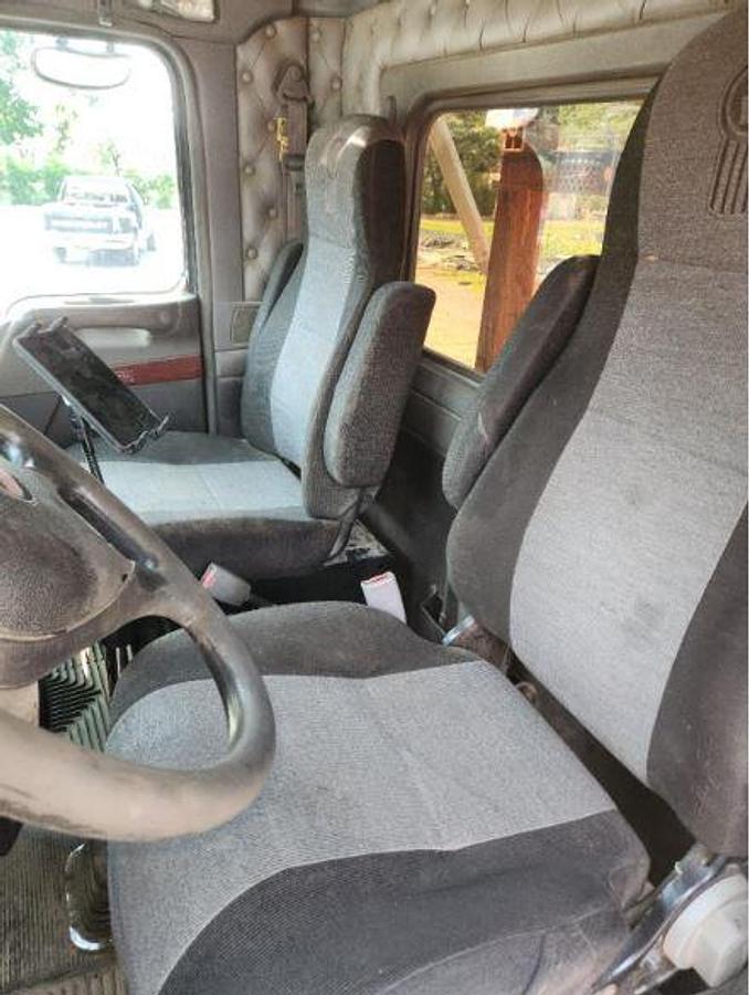 Used 2006 Kenworth T800 Hook Lift Truck