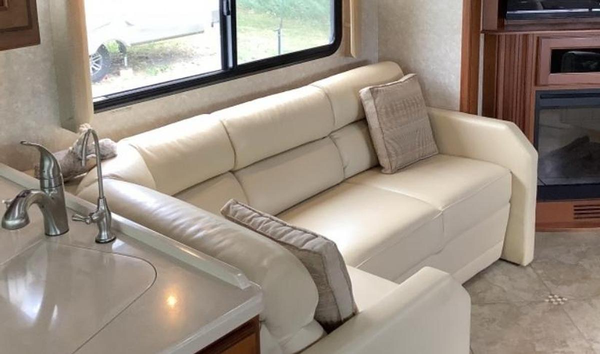 Used 2010 Winnebago Tour 42AD