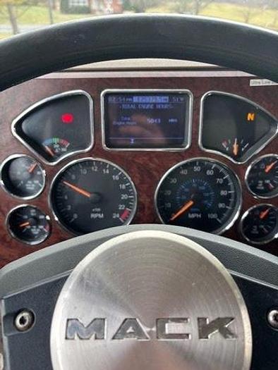 Used 2010 Mack GU813 Leach 29YD