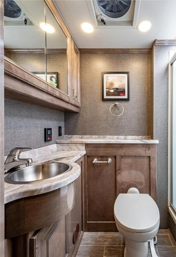 Used 2020 Thor Motor Coach Palazzo 33.5