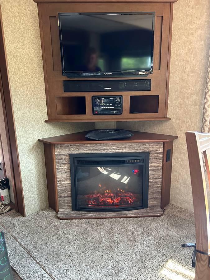 Used 2015 Open Range Light 318RLS