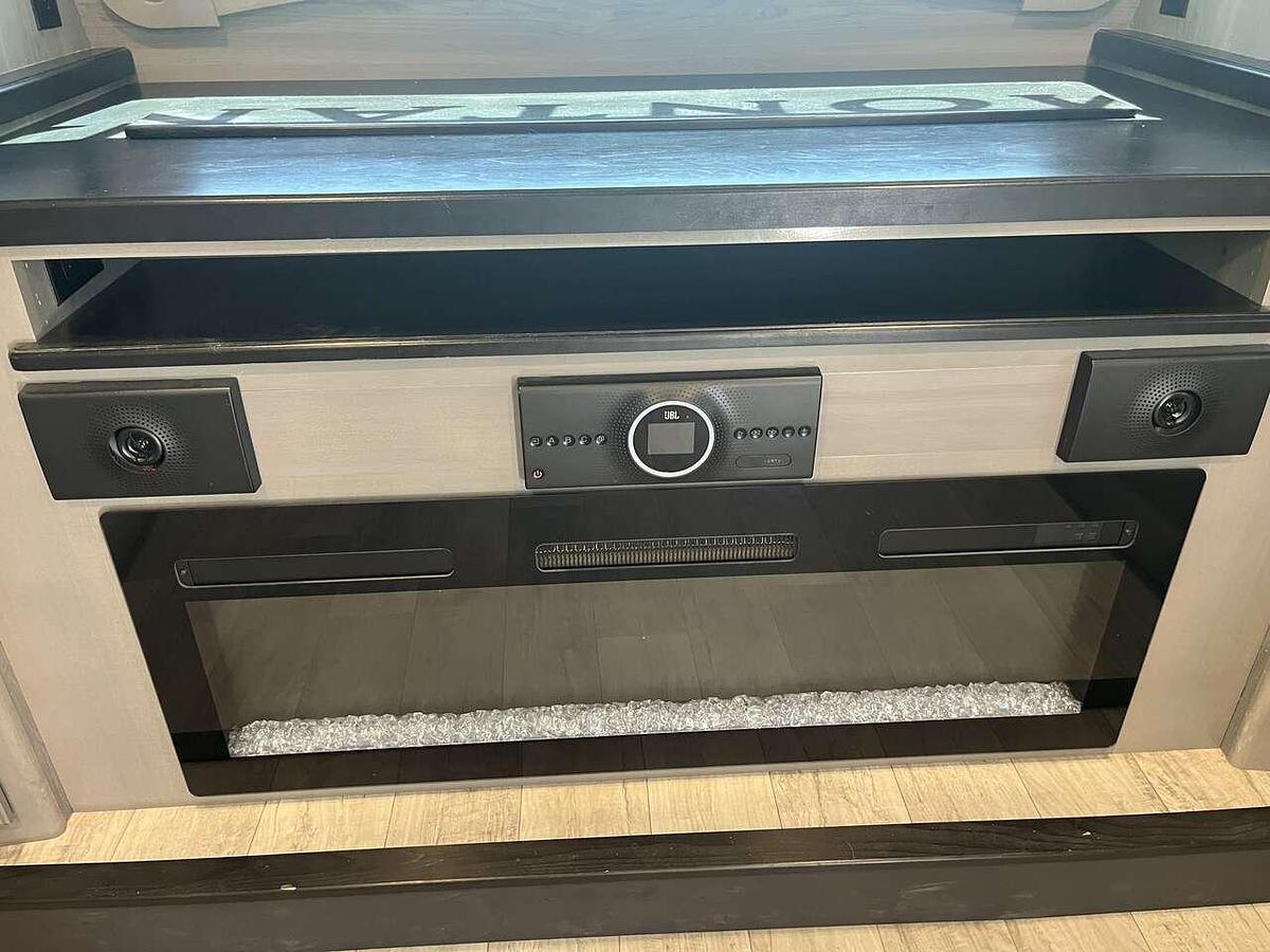 Used 2022 Keystone Montana 3761FL