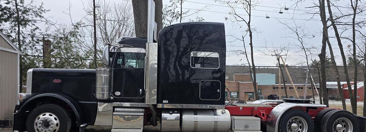 Used 2022 Peterbilt 389