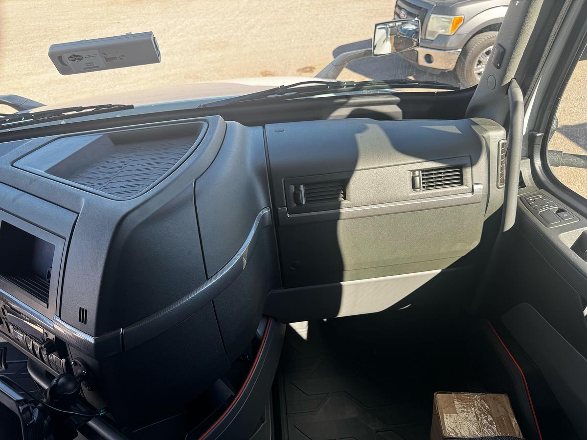 Used 2025 Volvo VNL 760 Sleeper Semi Truck