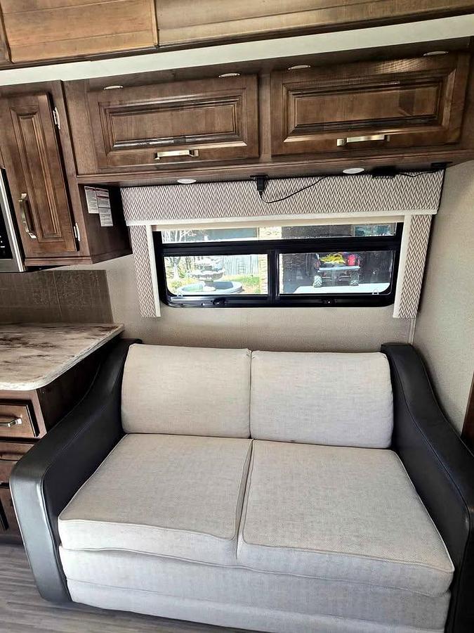 Used 2019 Entegra Esteem 31l