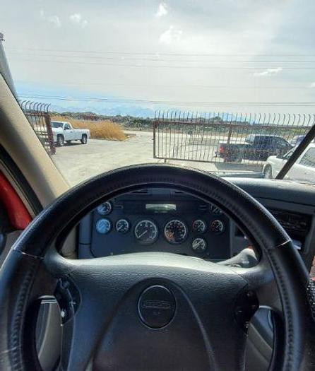 Used 2010 Freightliner Cascadia 125